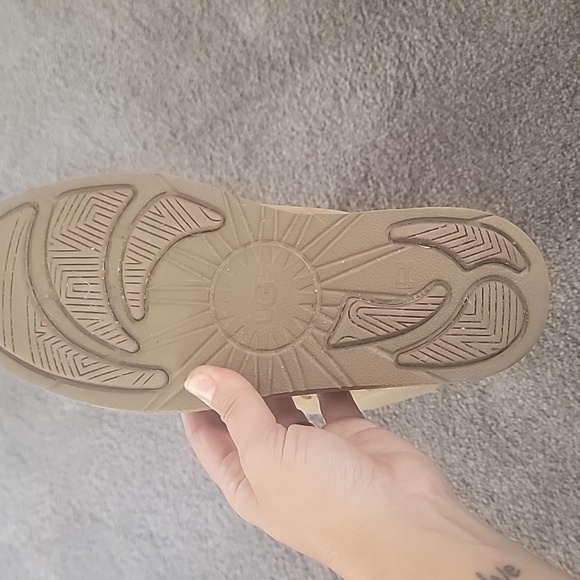 Knee high UGG boot - Picture 4 of 6